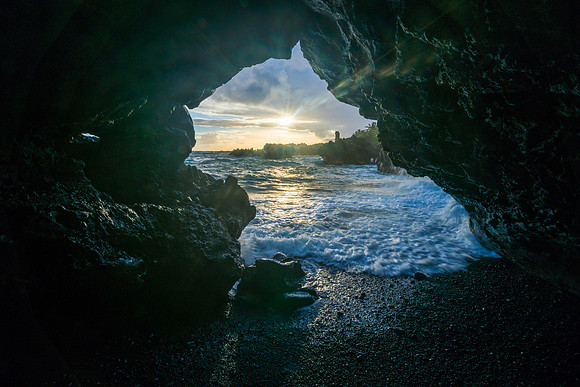 Waianapanapa Beach Cave #2_Getty_MattAnderson