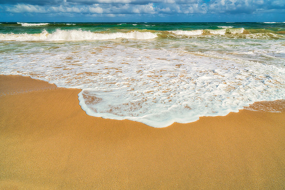 Paia Bay Beach Surf #3 _SNY0610_Matt Anderson Getty