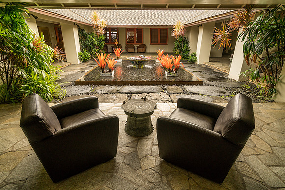 Hawaii Outdoor Courtyard#2_Getty_MattAnderson