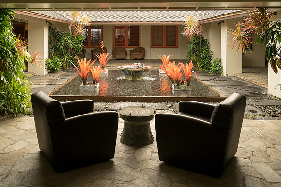 Hawaii Outdoor Courtyard #1_Getty_MattAnderson